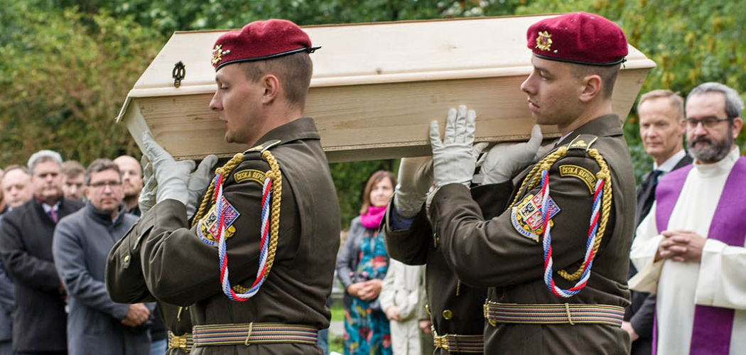 Pohřby repatriovaných československých hrdinů – výsadkářů ze skupin Iridium a Bronse a odbojáře Josefa Doskočila  