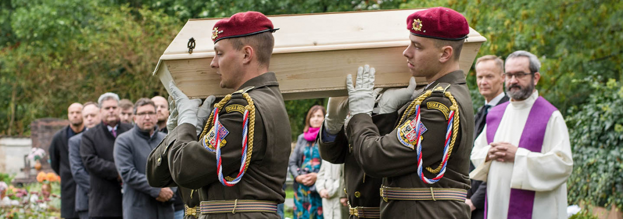 Pohřby repatriovaných československých hrdinů – výsadkářů ze skupin Iridium a Bronse a odbojáře Josefa Doskočila  