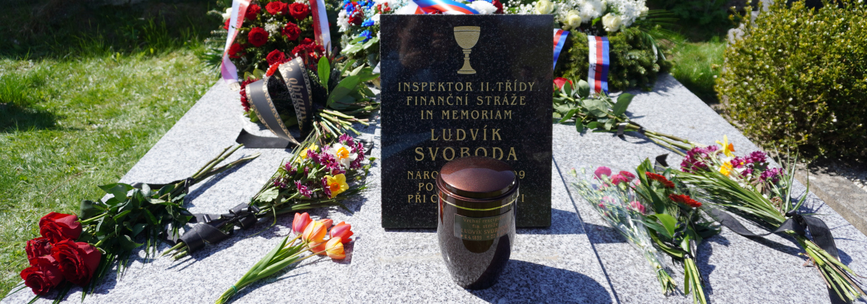 Pohřeb repatriovaného hrdiny – vrchního respicienta finanční stráže Ludvíka Svobody
