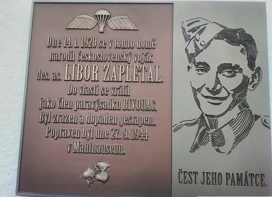 Na stěnu rodného domu npor. i. m. Libora Zapletala v Lipové ulici č. p. 46 ve Velkých Bílovicích byla v roce 2023 umístěna pamětní deska. 