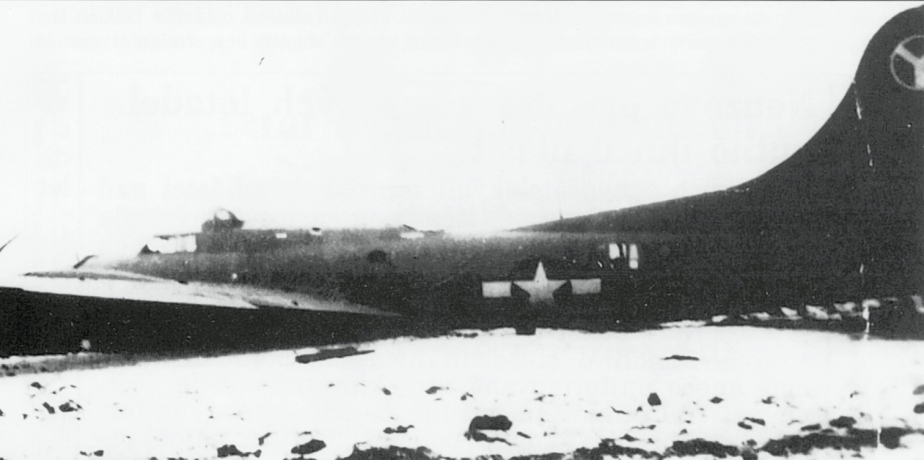 Fortress B-17G číslo 42-97739 ze stavu 20. perutě 2. Bomb Group po nouzovém přistání u Dolního Dvořiště dne 9. 12. 1944. 