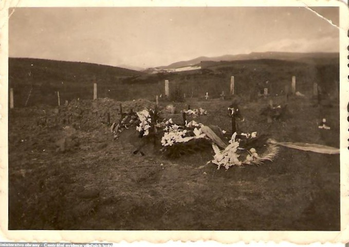 Hroby padlých v obci Čynadijovo v roce 1939.