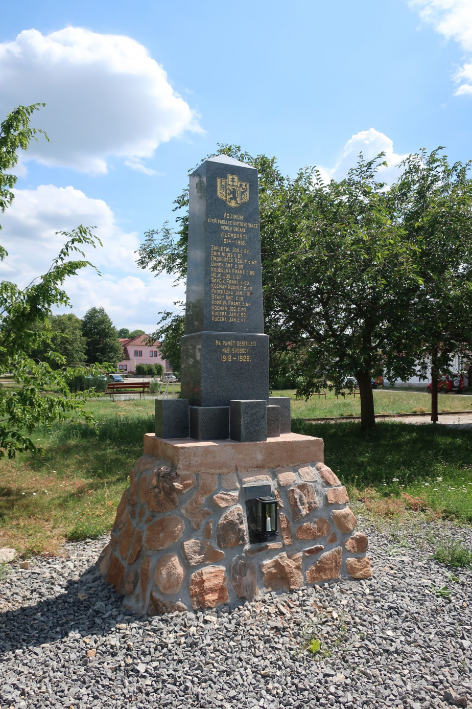 Pomník padlým v I. světové válce ve Vilémovicích po renovaci. 
