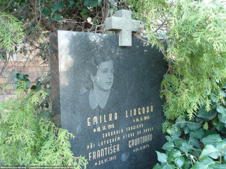Hrob Emilie Lingové na Krčském hřbitově v Praze. 