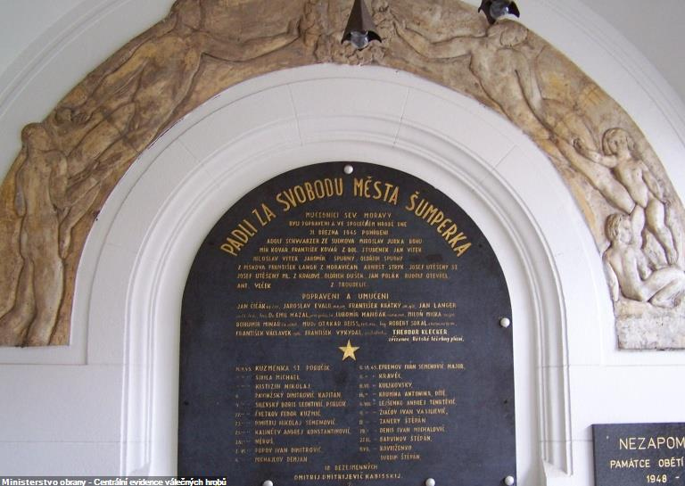 Pamětní deska se jménem Theodora Kleckera, umístěná v budově Městského úřadu Šumperk. 