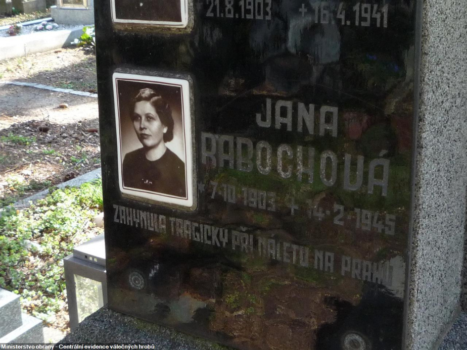 Hrob Jany Rabochové na Krčském hřbitově v Praze. 