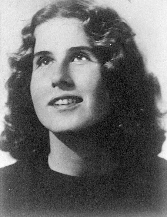 Alžběta Schwarzová (*9. 12. 1923, Vídeň, Rakousko – † 2. 5. 1945, Malá pevnost Terezín)