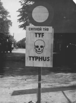 Varovná cedule u vstupu do Terezína