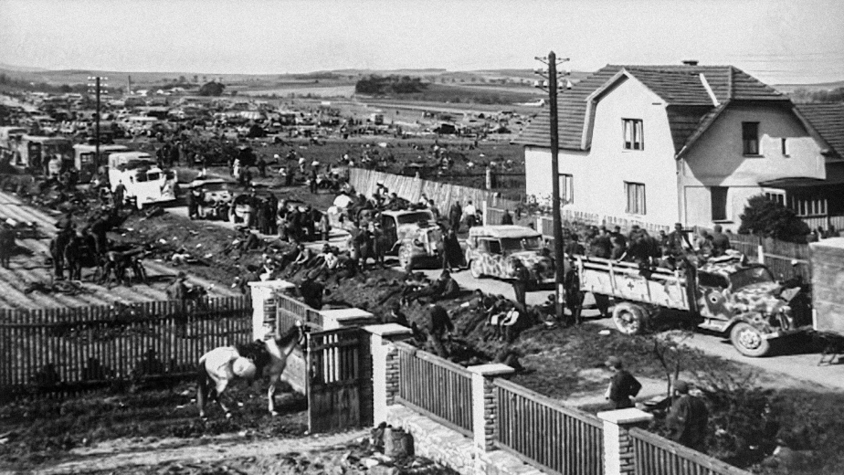 Konec války v roce 1945 v Rakovicích, kde v místním mlýně byla podepsána konečná kapitulace německých vojsk. 
