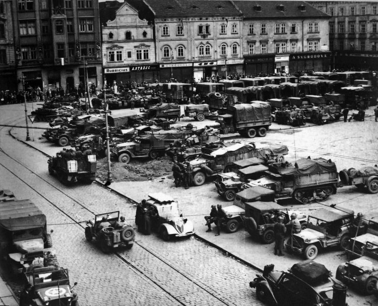 Americké jednotky v Plzni. 