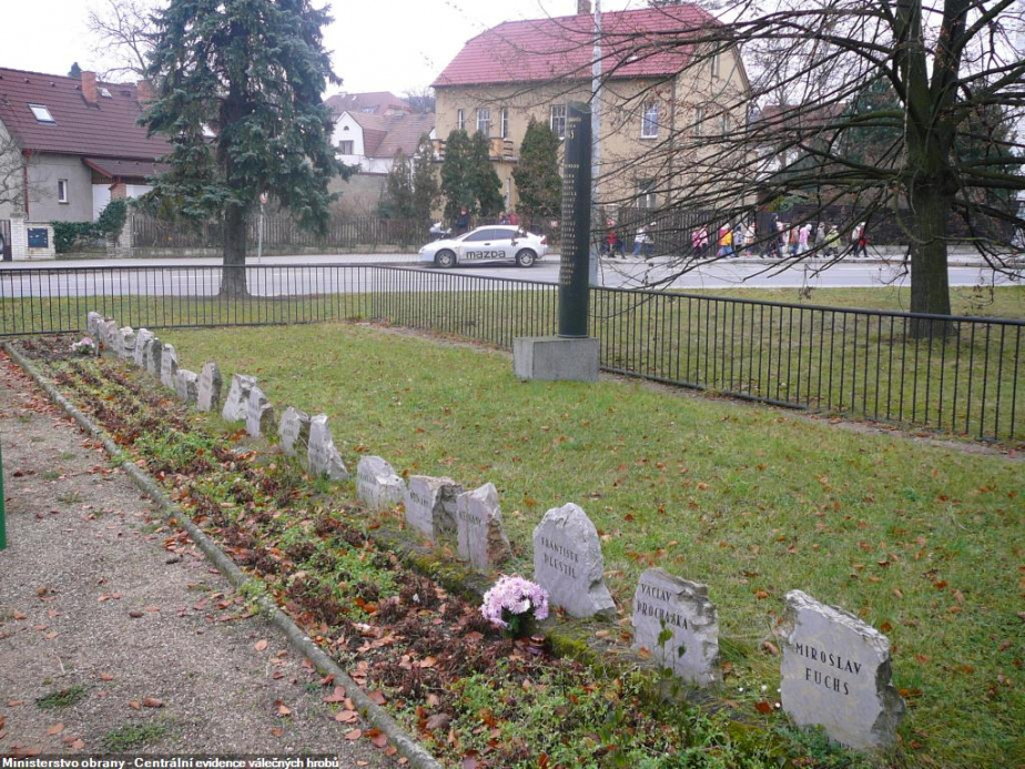 Ve společném hrobu padlých v květnové revoluci 1945 jsou uloženy i ostatky generála Karla Mejstříka. 