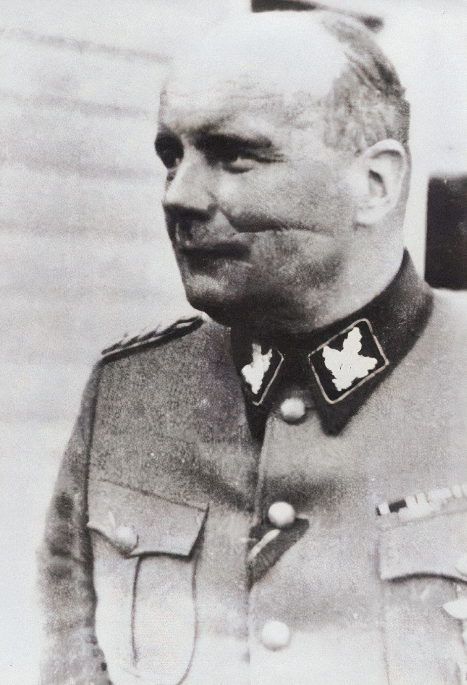 SS-Gruppenführer a generálporučík Waffen-SS Carl Friedrich von Pückler-Burghaus. 