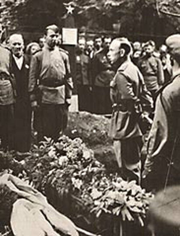 Pohřeb rudoarmějce v Karlových Varech.