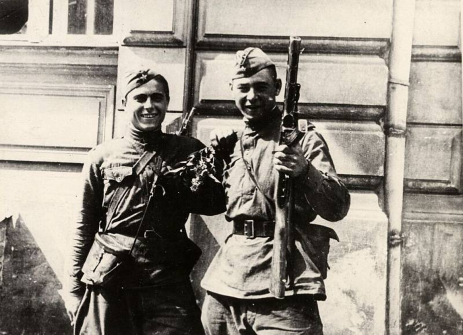 Rudoarmějci v Olomouci, květen 1945.