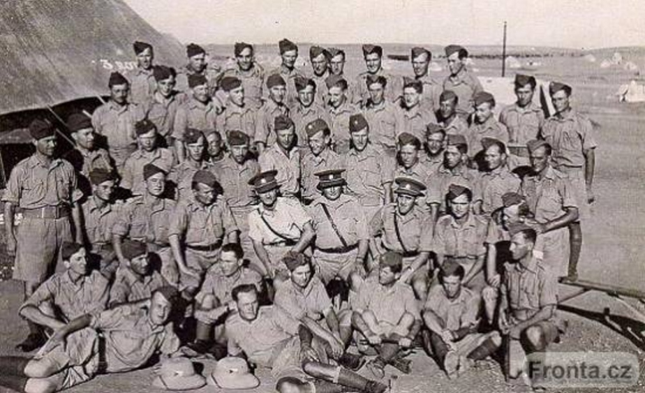 Vojáci Čs. pěšího pluku 4. říjen 1940, Gedera Camp, Palestina.