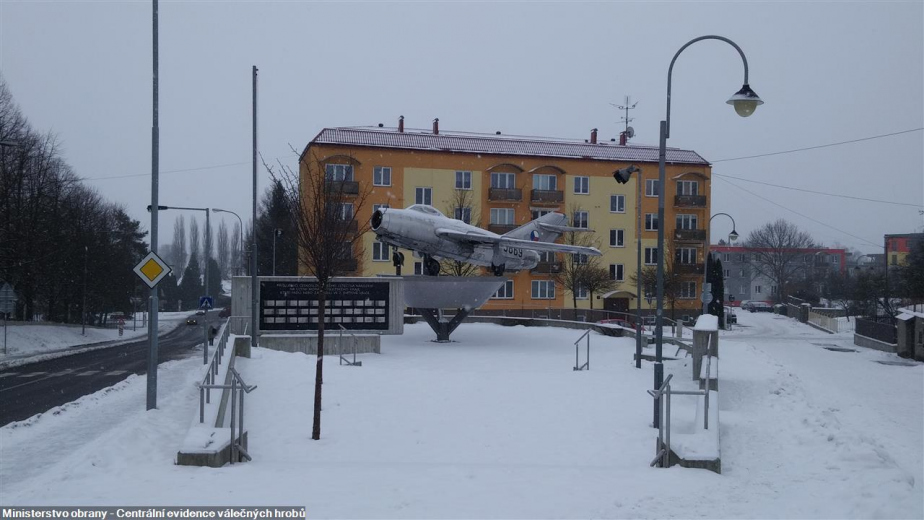 Na pomníku v Mošnově, který je věnovaný padlým letcům RAF z Moravskoslezského kraje, nechybí jméno Vladimíra Sopucha.  
