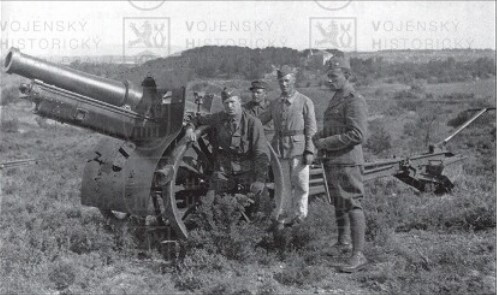 Výcvik dělostřeleckého pluku nebyl do června 1940 ukončen. Na snímku příslušníci II. oddílu v Siegan.