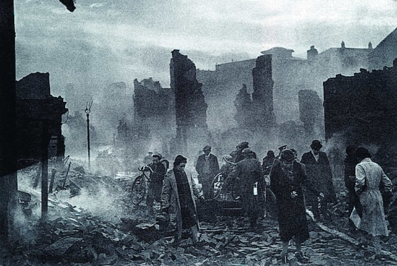 Londýn po bombardování. 