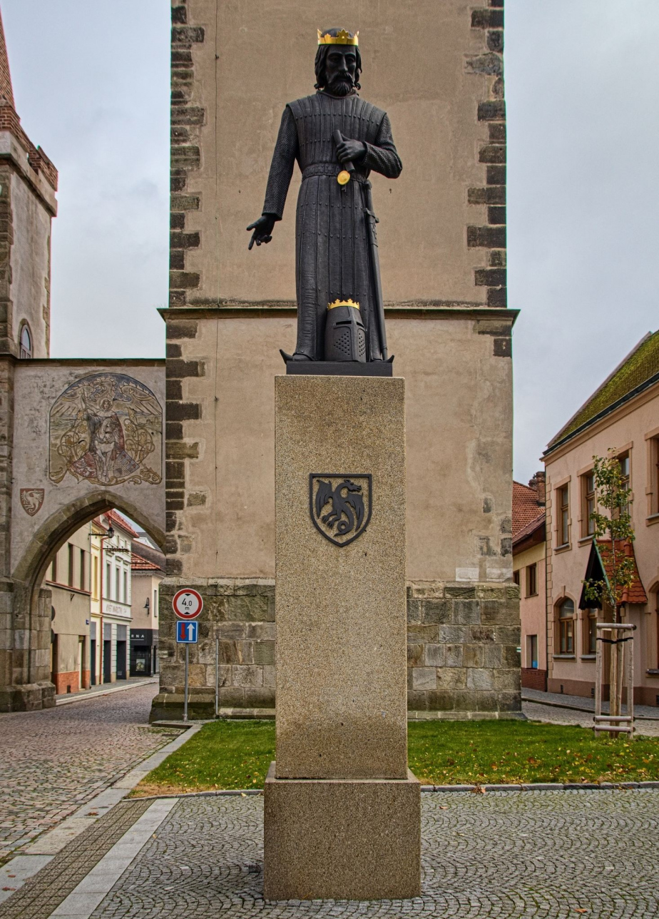 Socha Přemysla Otakara II. ve Vysokém Mýtě.