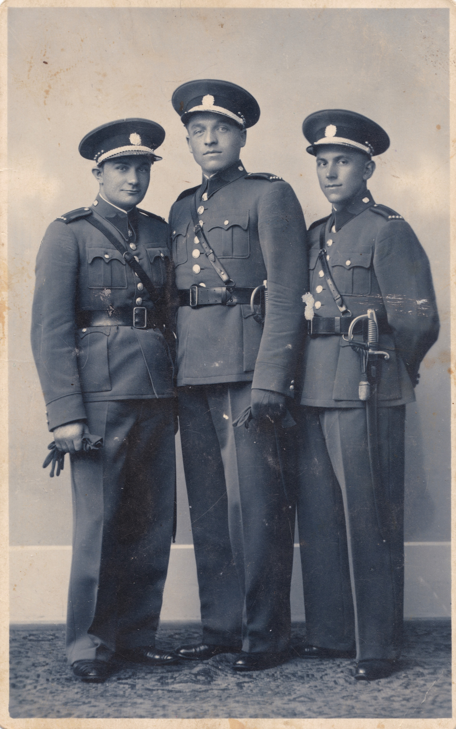 Strážmistr četnictva Vilém Leher (uprostřed).