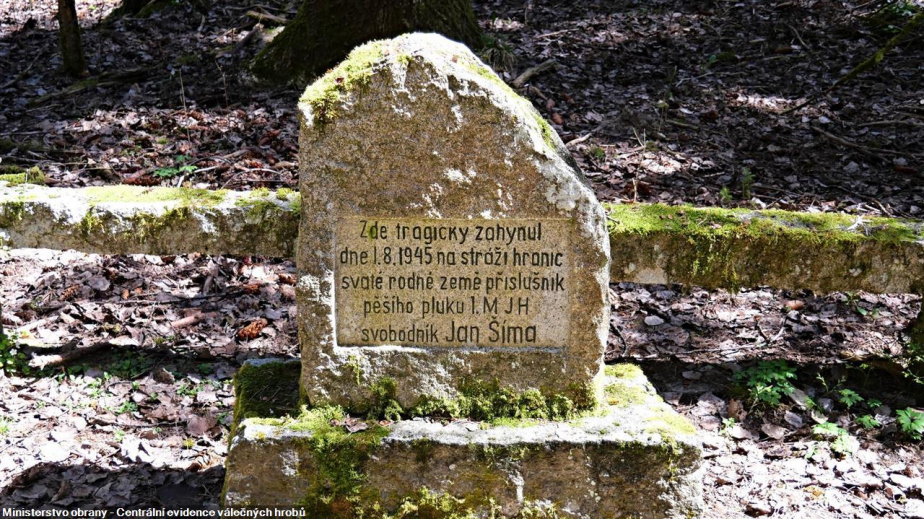 Pomník Jana Šímy na místě jeho tragického skonu.