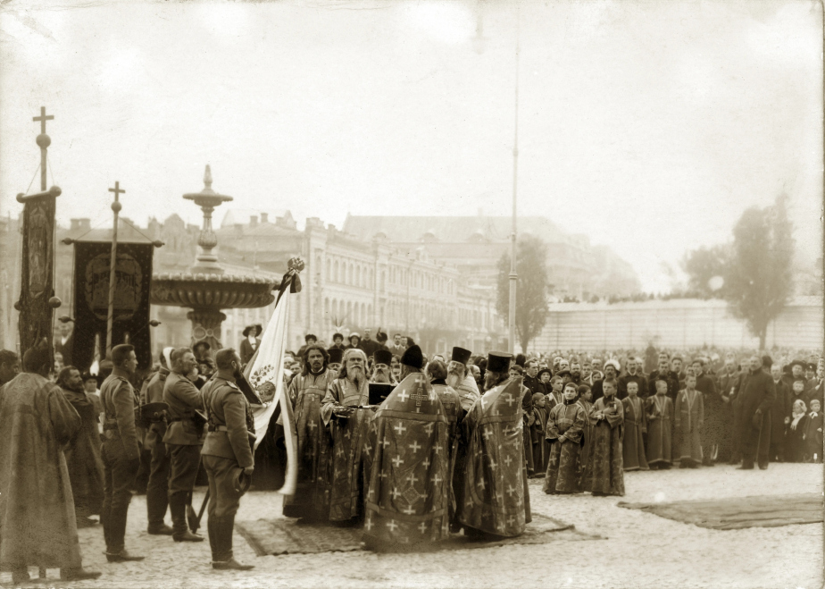 Svěcení praporu České družiny 28. září (11. října) 1914 na Sofijském náměstí v Kyjevě.