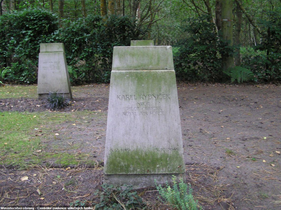 Karel Rybníček byl pohřben v čs. části vojenského hřbitova v Brookwoodu v hrabství Surrey ve Velké Británii, hrob č. č. 28-C-13. 