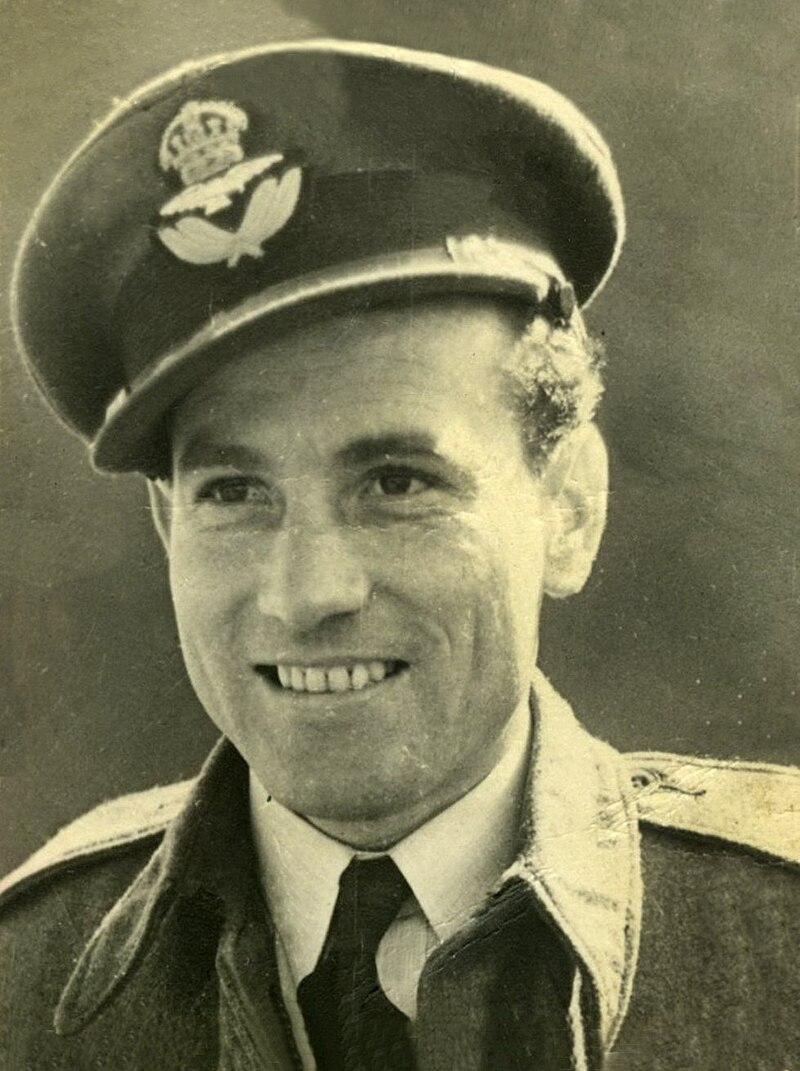 Pplk. i. m. Bohumil Vaverka (* 23. 10. 1914 – †5. 10. 1945) pracoval jako typograf. U RAF byl zařazen jako palubní radiotelegrafista a střelec. 