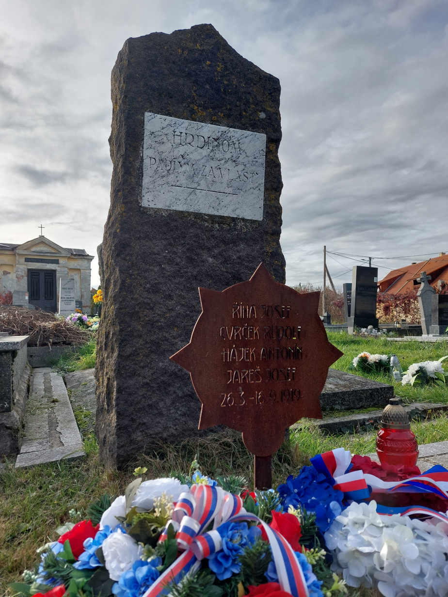 Obnovený pomník v Krupině.