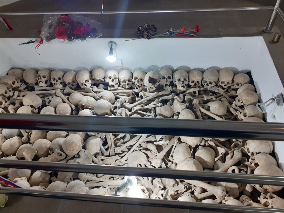Krypta s ostatky rakousko-uherských vojáků v obci Osadné.