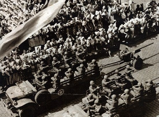 Dne 15. června 1945 se uskutečnila přehlídka při příležitosti návštěvy prezidenta Edvarda Beneše v Plzni. Účastnilo se jí 9500 amerických vojáků a trvala asi 90 minut. Jednalo o jednu z největších amerických vojenských přehlídek v Evropě. 