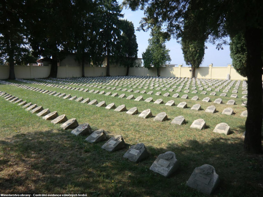 Italský válečný hřbitov ve Fogliano Redipuglia.