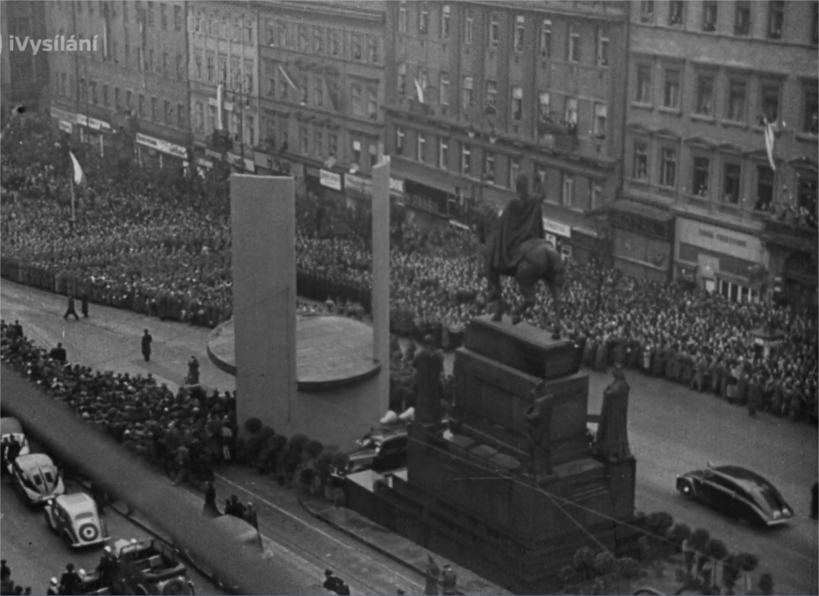 Nastoupené jednotky na Václavském náměstí.