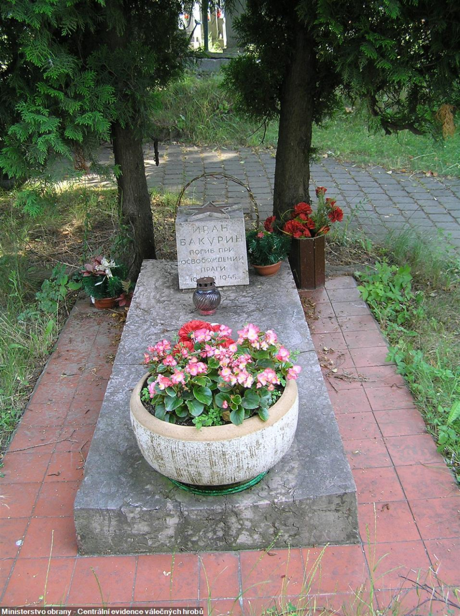 Hrob seržanta Vasilije Ivanoviče Polosina, se jménem Ivana Bakurina, v Dolních Počernicích.