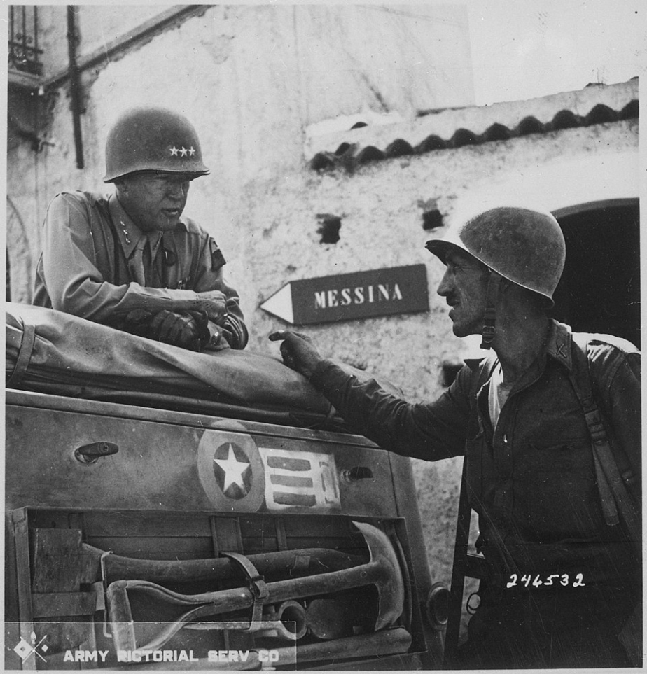 Generál Patton (vlevo) v Itálii 1943. 