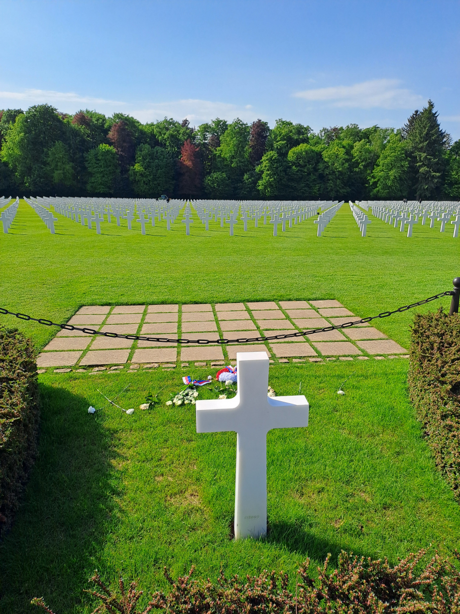 Hrob generála Pattona v Lucemburském vojenském hřbitově a památníku v Hammu. 