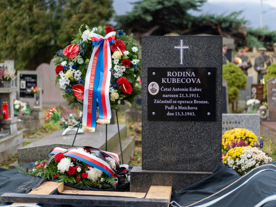 Ostatky Antonína Kubce byly uloženy do rodinného hrobu během pietního aktu dne 14. listopadu 2025 na ústeckém hřbitově ve Vaňově. 