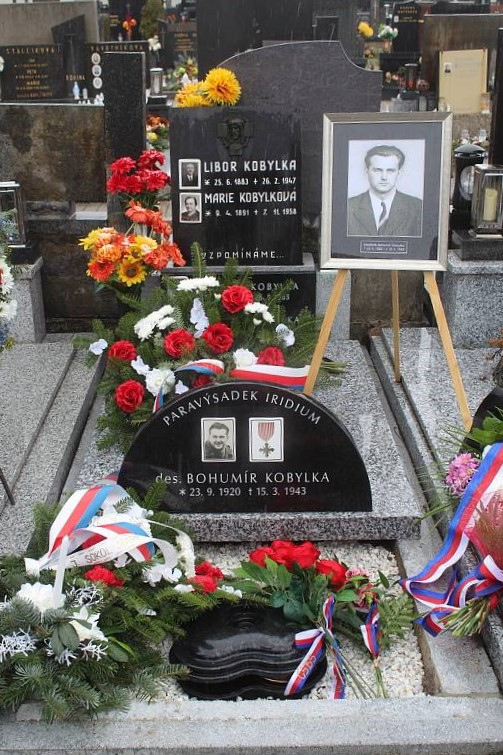 Slavnostního pietního aktu se účastnily desítky lidí, včetně jeho příbuzných, zástupců Armády ČR, Ministerstva obrany, představitelů samosprávy ve Starém Městě a dalších hostů. 