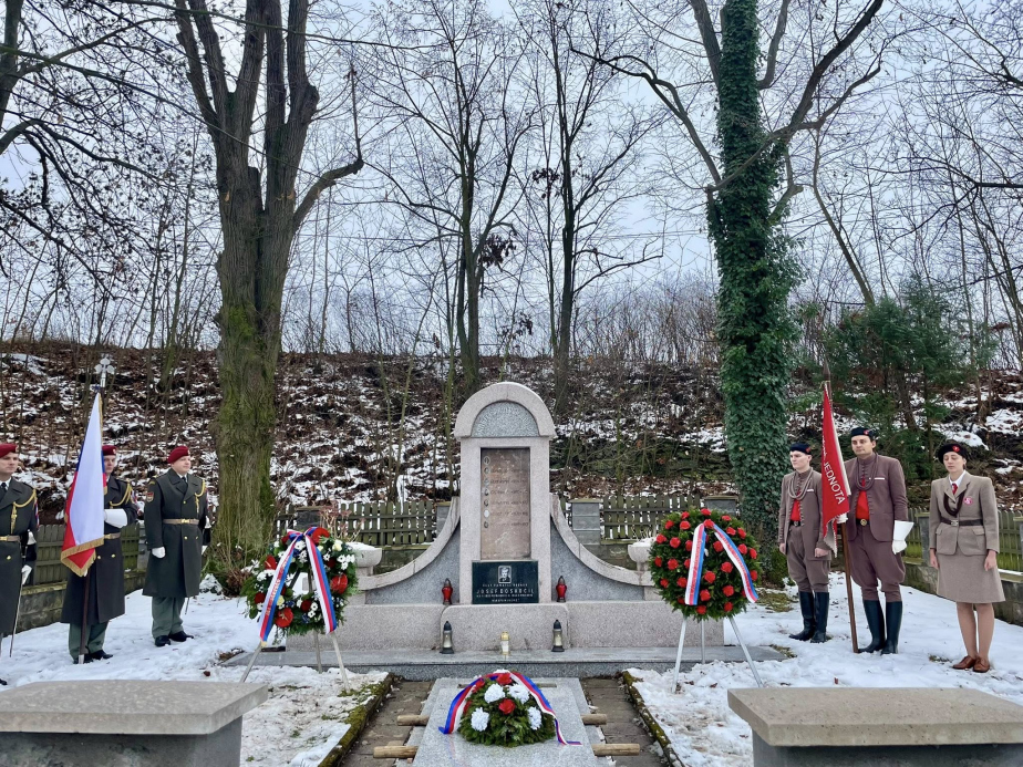 Doskočil od roku 1940 působil v kolínské ilegální skupině Petičního výboru Věrni zůstaneme. Dne 12. září 1944 byl okupanty popraven v mnichovské věznici Stadelheim.