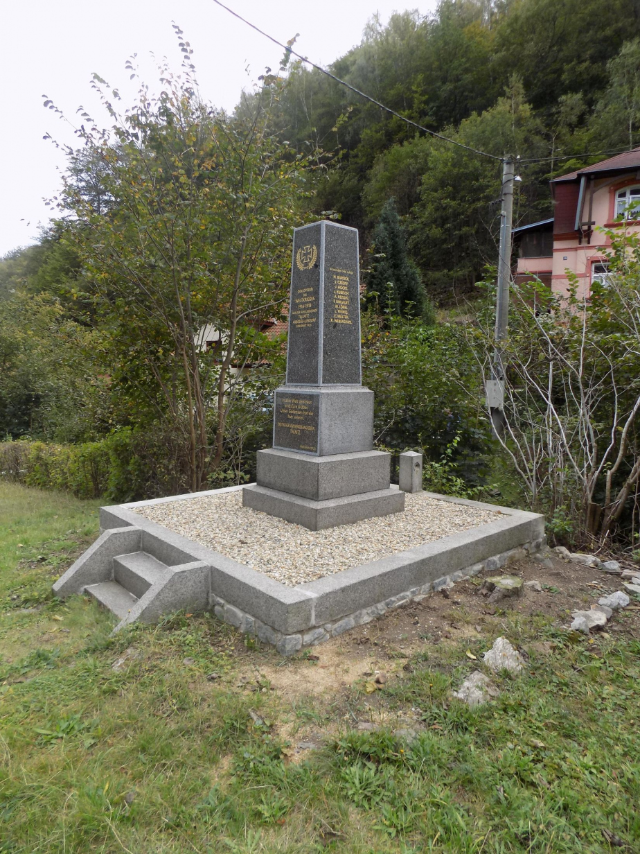 Celkový pohled na pomník v Telnici po renovaci. 