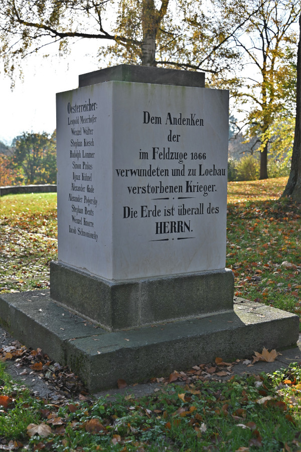 Pomník v saském městě Löbau připomínající Rakouské, Pruské a Saské vojáky, kteří zemřeli v místním vojenském lazaretu.
