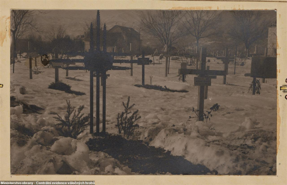 Fotografie rakousko-uherských vojenských hrobů na civilním hřbitově v Cetinji v období první světové války.