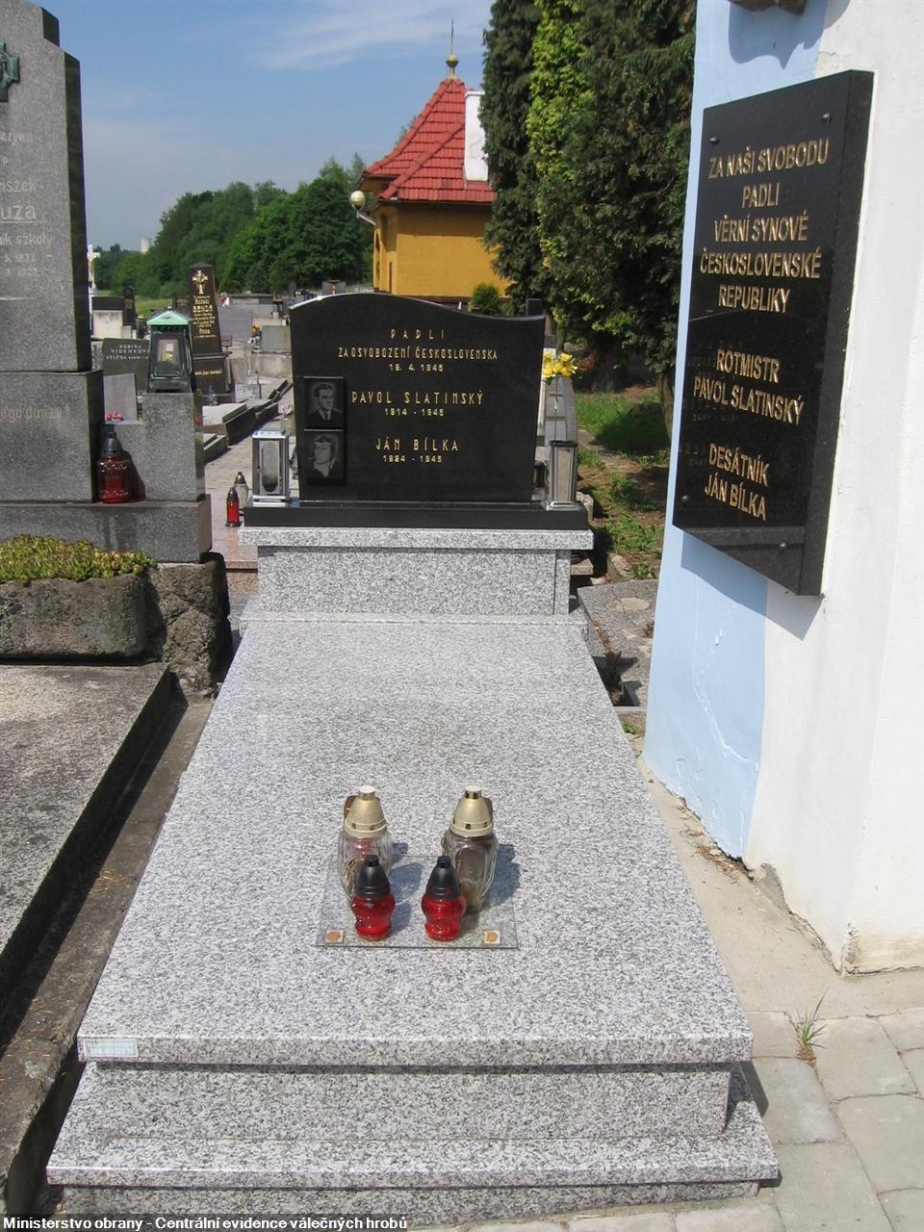 Společný hrob rtm. Slatinského a des. Bilka v Petrovicích.
