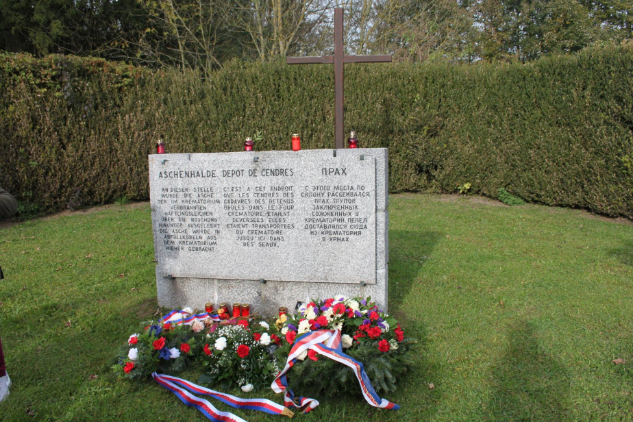 Aschenhalde – pietní místo v Mauthausenu, kam byl sypán popel z krematoria. 