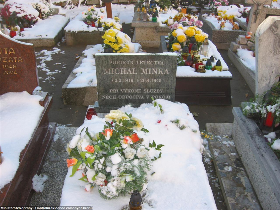 Hrob npor. Minky v polské obci Brzeźće.