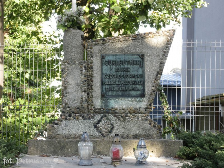 Pomník Jarolíma Gucmana v místě úmrtí u obce Czernica.