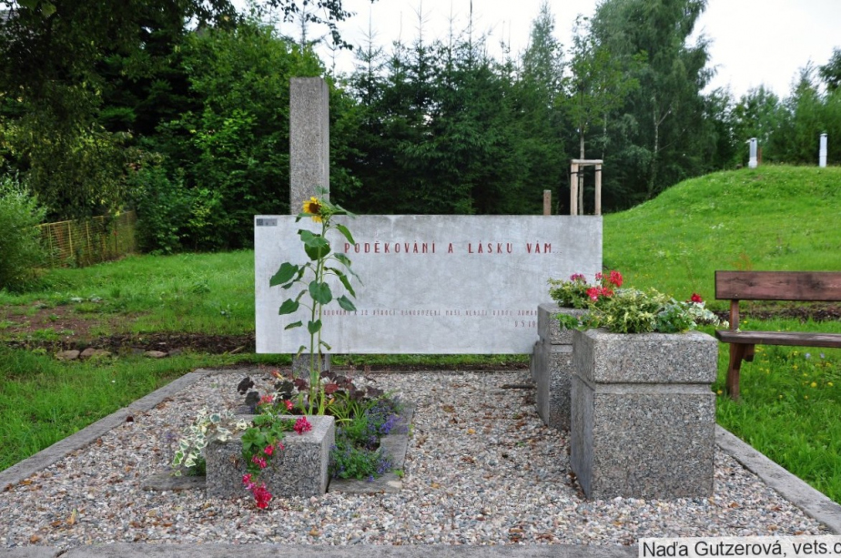 Pomník v Šonově po renovaci. 