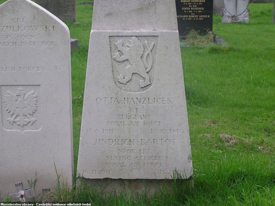 Hrob letce Jindřicha Bartoše se nachází na hřbitově West Derby v Liverpoolu ve Velké Británii (oddělení 11 R. C. Coll, hrob č.392). 