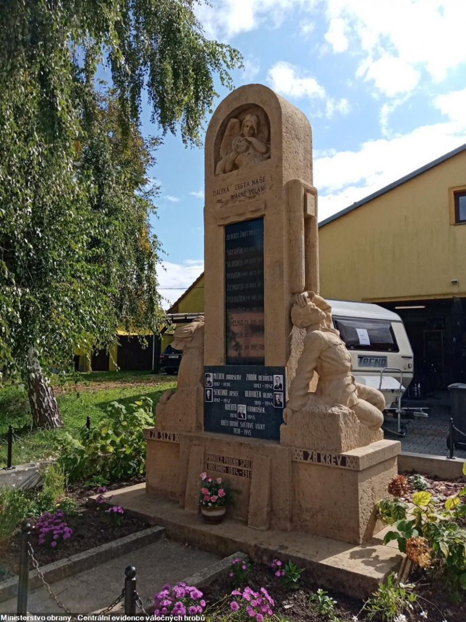 Pohled na pomník v Marefách po renovaci. 