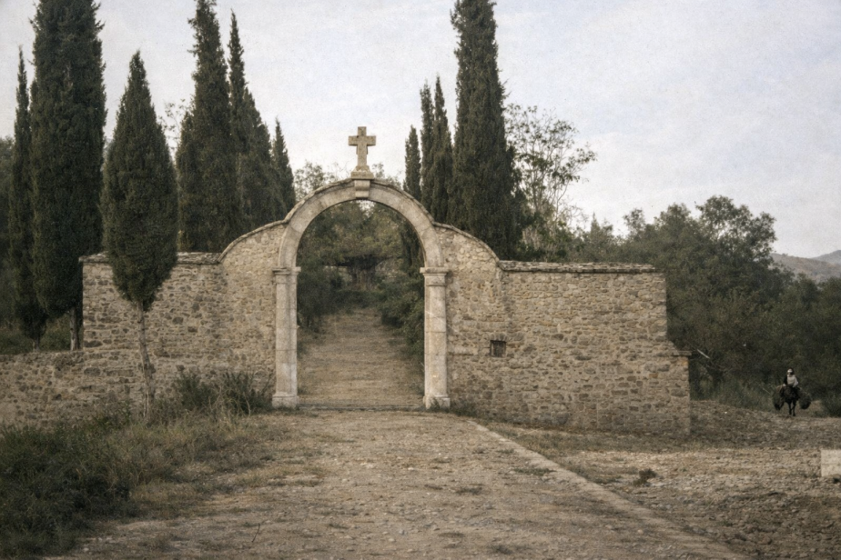 Původní vojenský hřbitov příslušníků 28. pěšího pluku v Elbasanu. V současnosti nedochovaný.